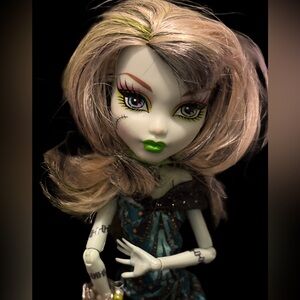 Stylish Monster High Frankie Stein  “Rock the Calabash” 2012